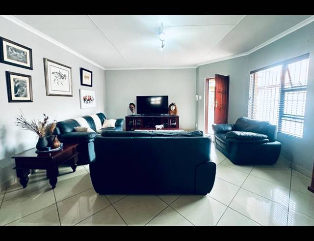 3 BEDROOM HOUSE FOR SALE IN NEW REDRUTH